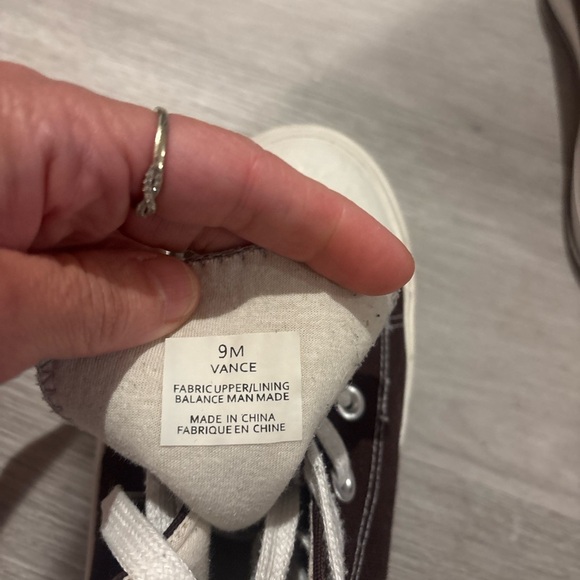 High-Top Sneakers with White Laces - Picture 4 of 5